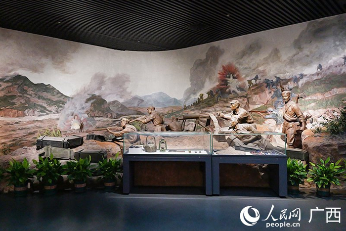 红军长征湘江战役纪念馆里展示的湘江战役场景复原模型。人民网 梁章晖摄